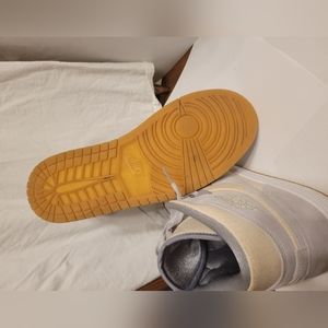 Coconut Milk Particle Grey Mid Jordan 1